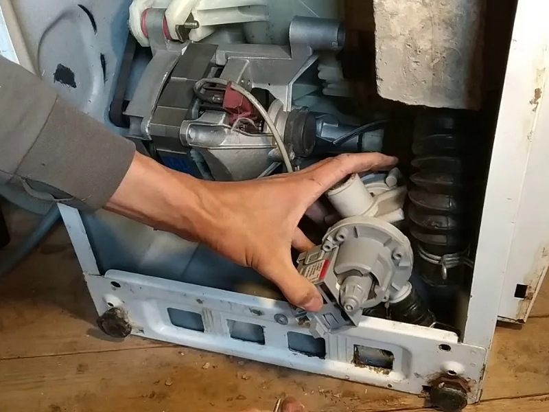 ZAMENA SLIVNOGO NASOSA